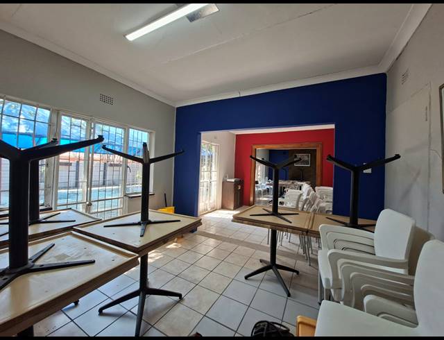 250M² RESTAURANT FOR SALE IN THREE RIVERS